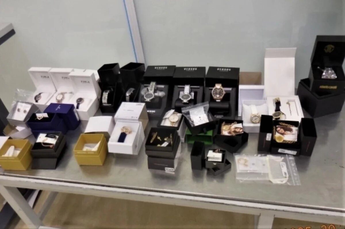    В аэропорту Волгограда задержали партию часов и бижутерии из Турции