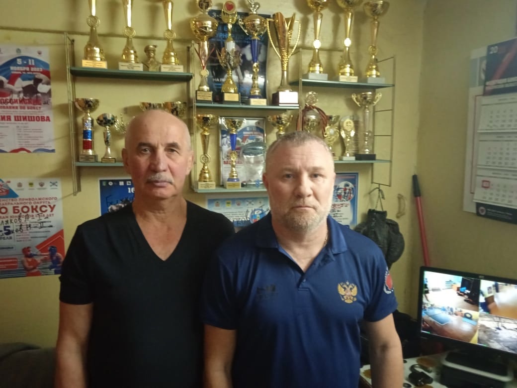 Коллеги-тёзки, два Евгения (Фахретдинов и Бирюков) – у руля клуба бокса школы №68 г. Пензы
