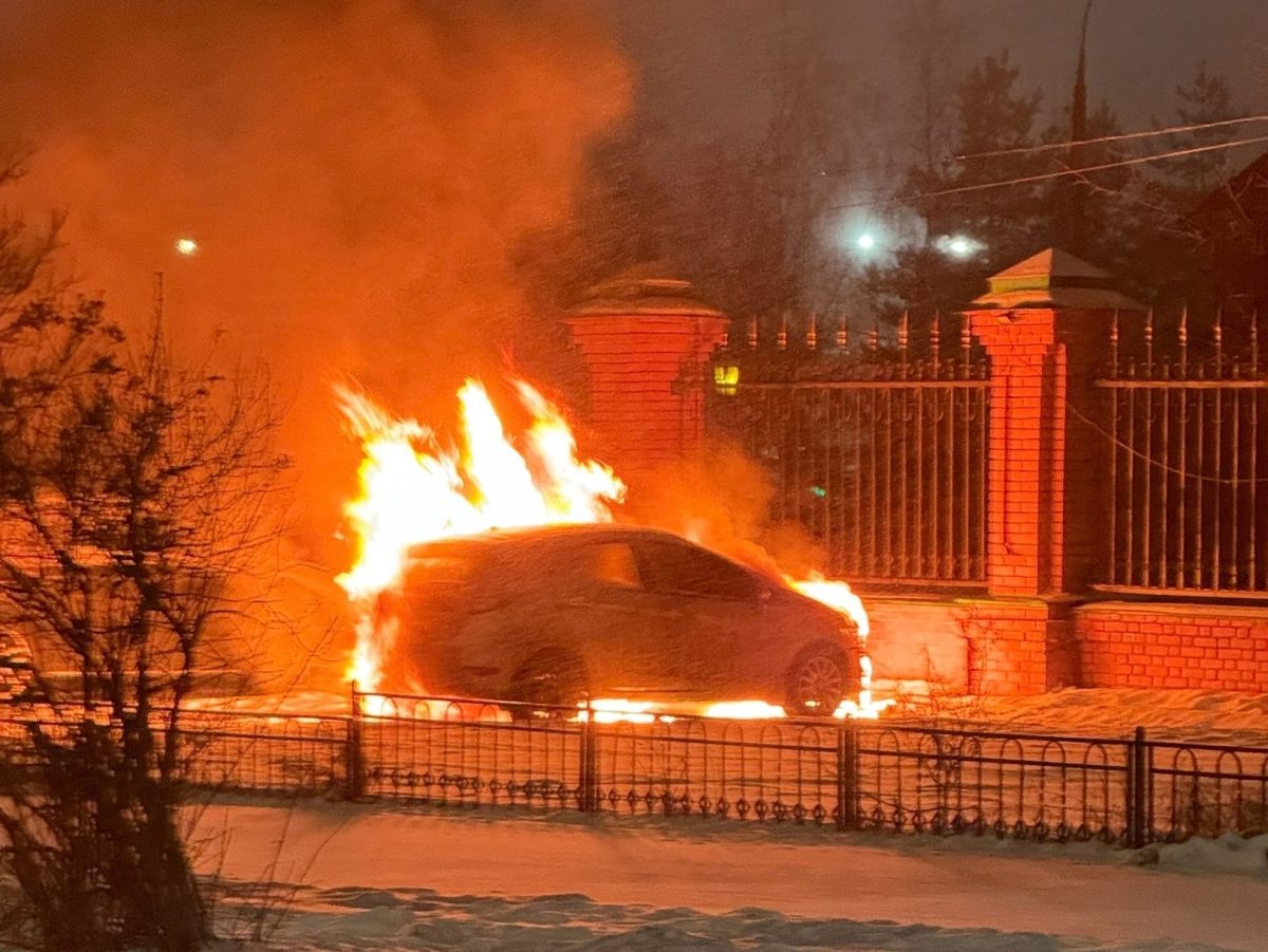    Машина неожиданно вспыхнула