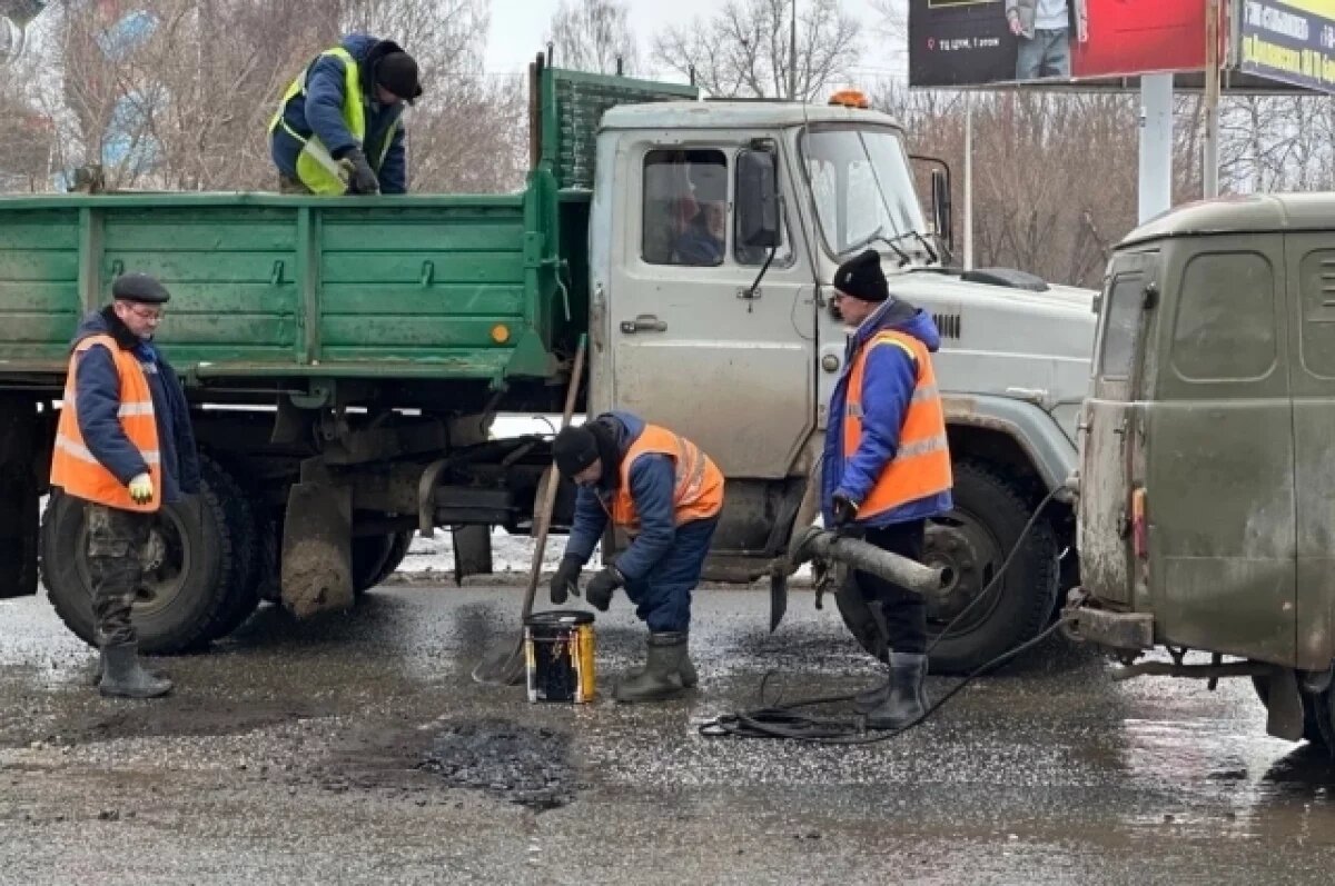    Глазовчане дождались устранения огромных аварийных ям на дорогах