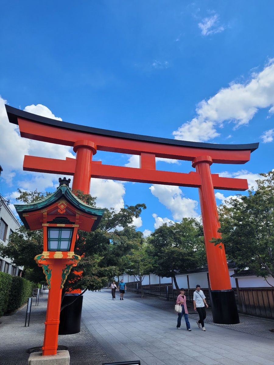 Тории на входе