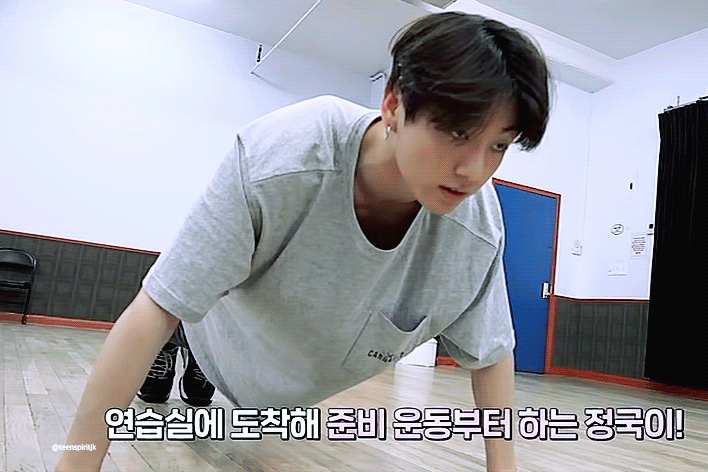 Так строго приказал, что даже Чонгук  стал отжиматься ...