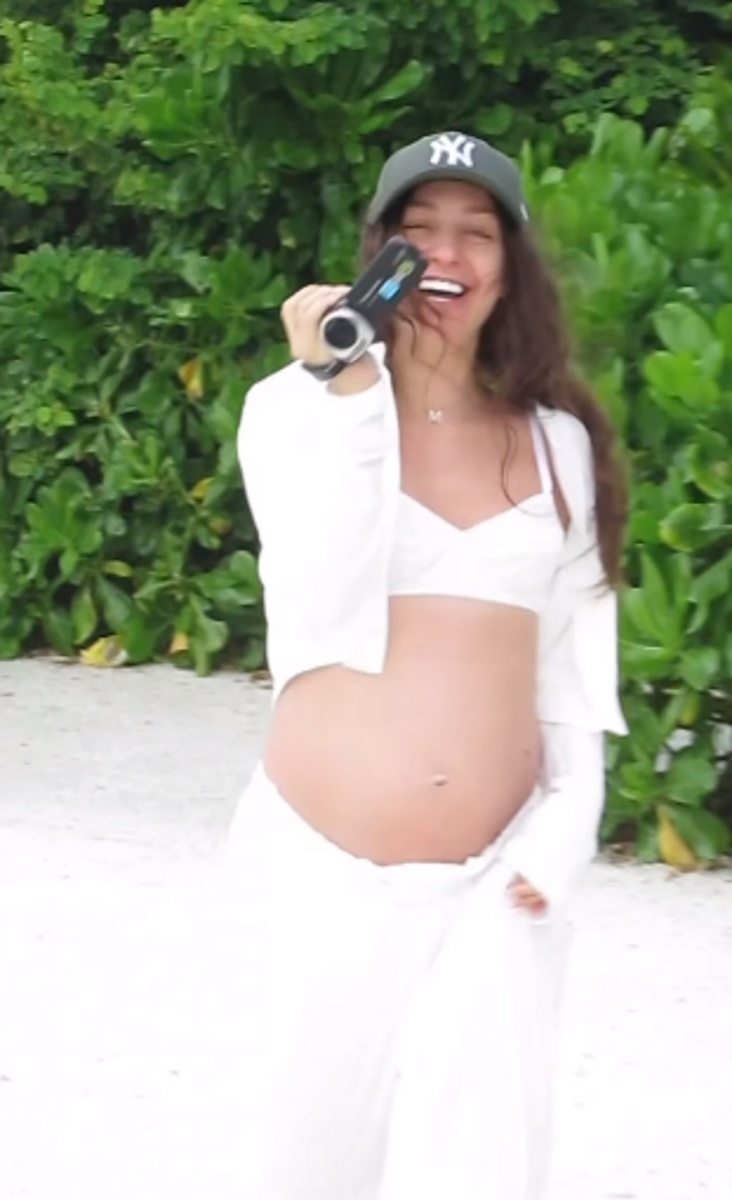 Мари Краймбрери показала заметно округлившийся животик. Фото: соцсети