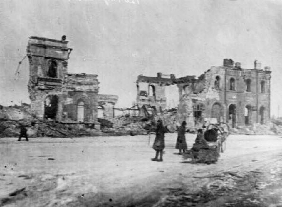    Воронежский вокзал, январь-февраль 1943, фото Лукашевич Марии из архива Воронежского краеведческого музея