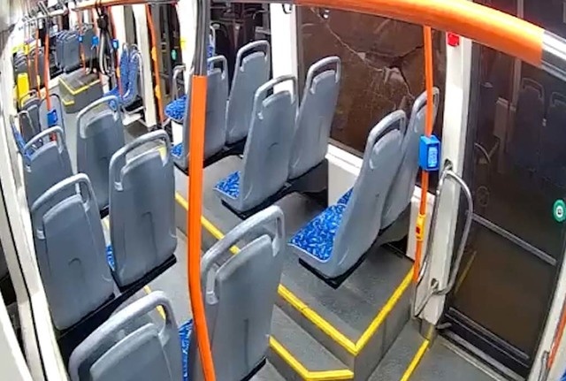    Дело слушалось в городском суде. В сентябре 2024 года около полуночи на трамвайной остановке "Заря Свободы"