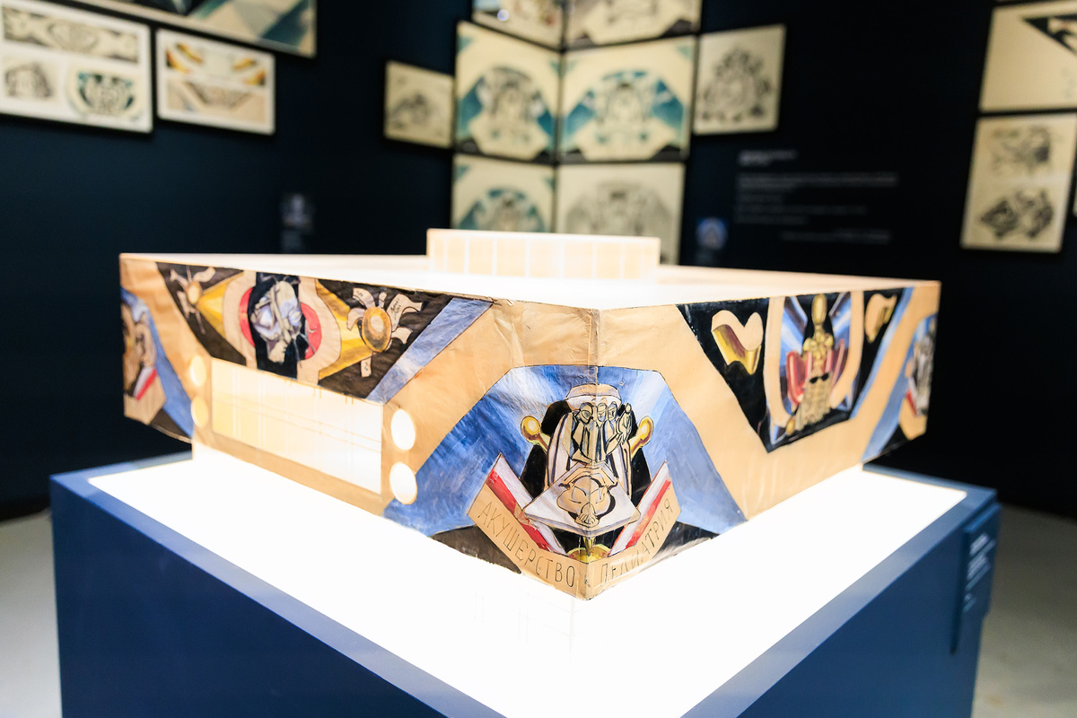    Экспозиция выставки «Искусство в масштабе. Монументальная живопись Москвы»