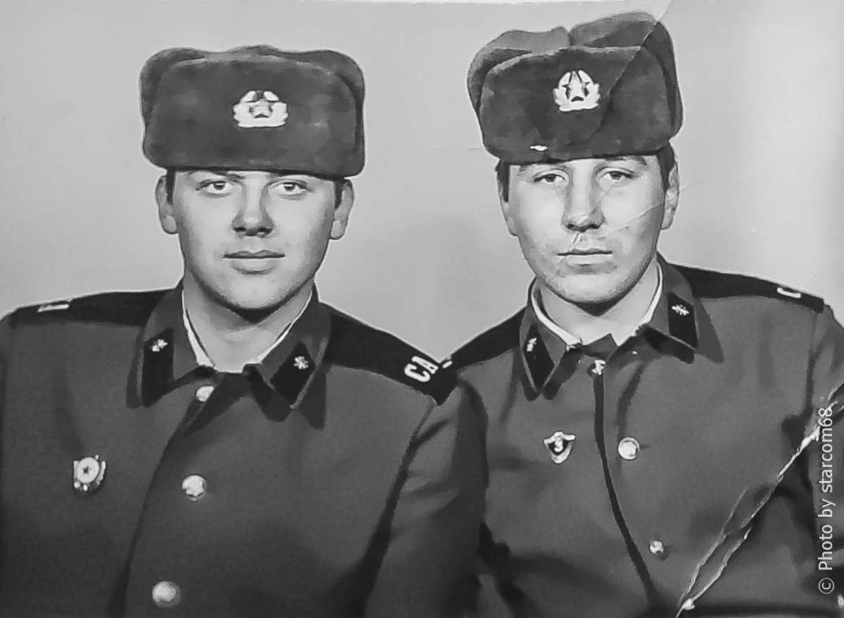 Андрей Твердохлебов (слева) и Сергей Шилов. Осень 1986. Фото, похоже, сделано в фотостудии г.Троицка