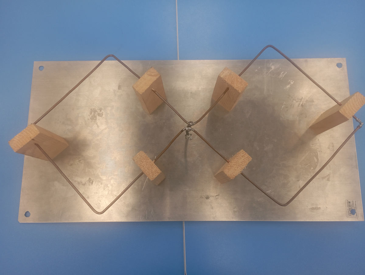 Антенна, которая была установлена на УОК. 