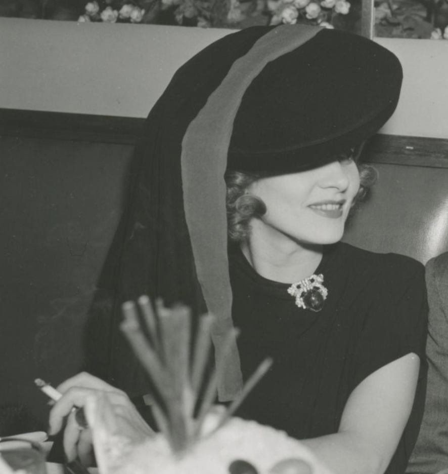 Хочу такую шляпу. В метро гонять - самое то! Фото: pinterest.com