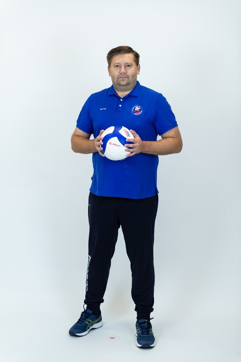     Врач волейбольного «Енисея» из Красноярска спас пассажирку самолета