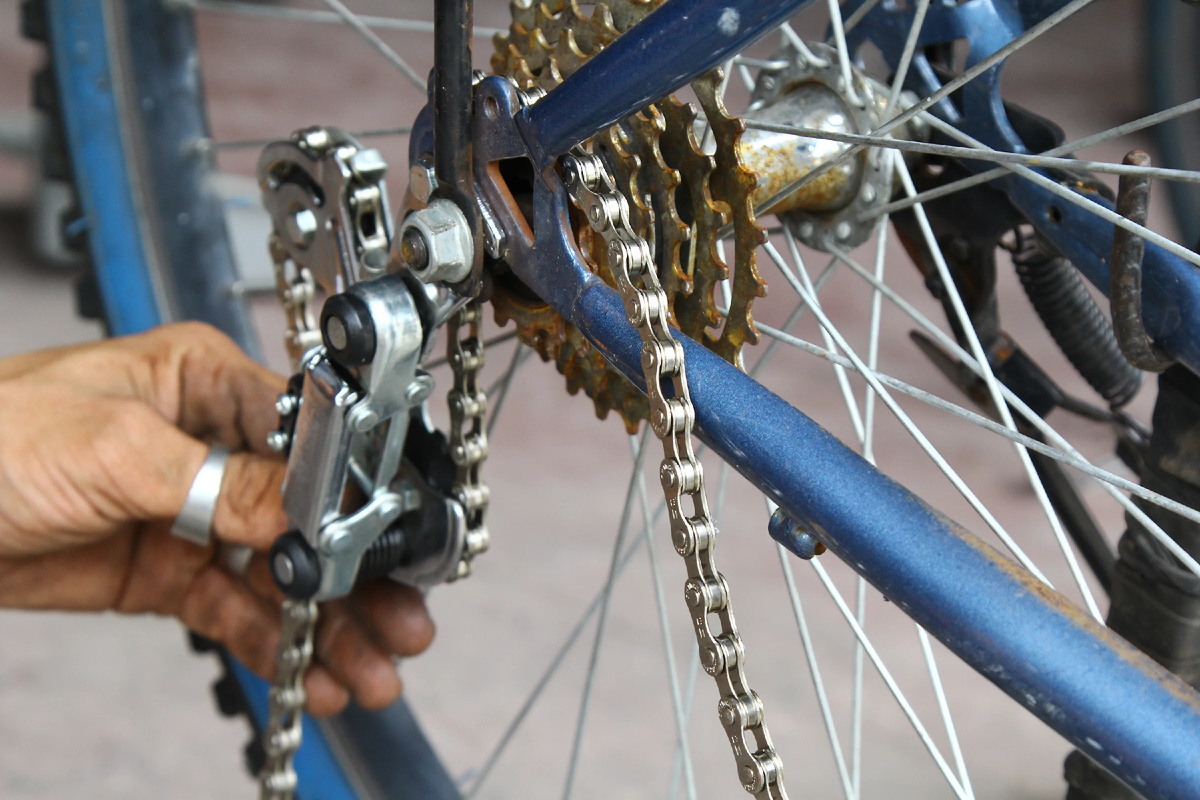 Источник: https://www.wikihow.com/images/1/1e/Shorten-a-Bike-Chain-Step-4-Version-2.jpg