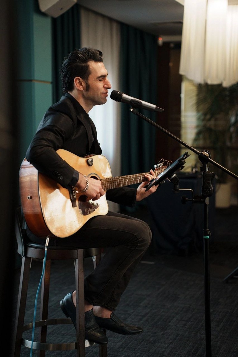 Никола Комо-итальянский певец и ведущий в России ( Амбассадор СПБ - 2024)