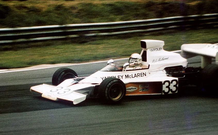 Шасси McLaren M23 стало одной из первых работ Барнарда в Формуле-1, где он помогал главному конструктору McLaren Гордону Коппаку, которого позже заменил. [Источник: Gillfoto]