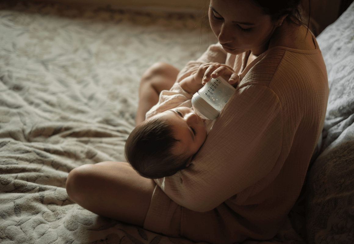 ДОЛЖНА ЛИ СУРРОГАТНАЯ МАТЬ ДАВАТЬ РЕБЕНКУ ГРУДНОЕ МОЛОКО? 