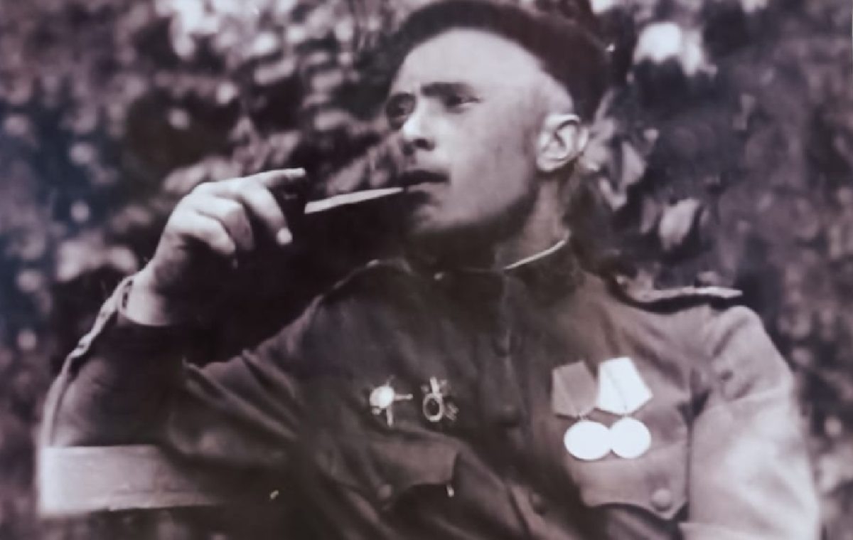    Фотографию и награды Александра Андреевича Мартынова родственники бережно хранят