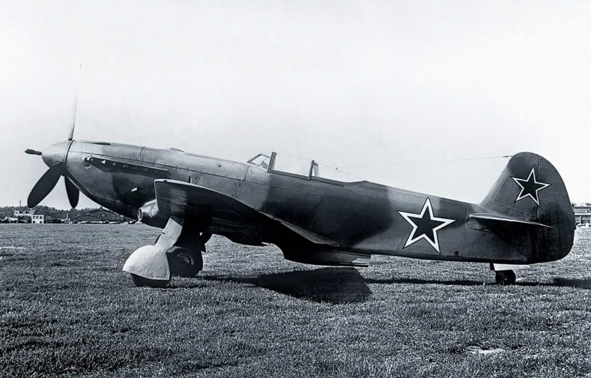 Самолёт Як-9