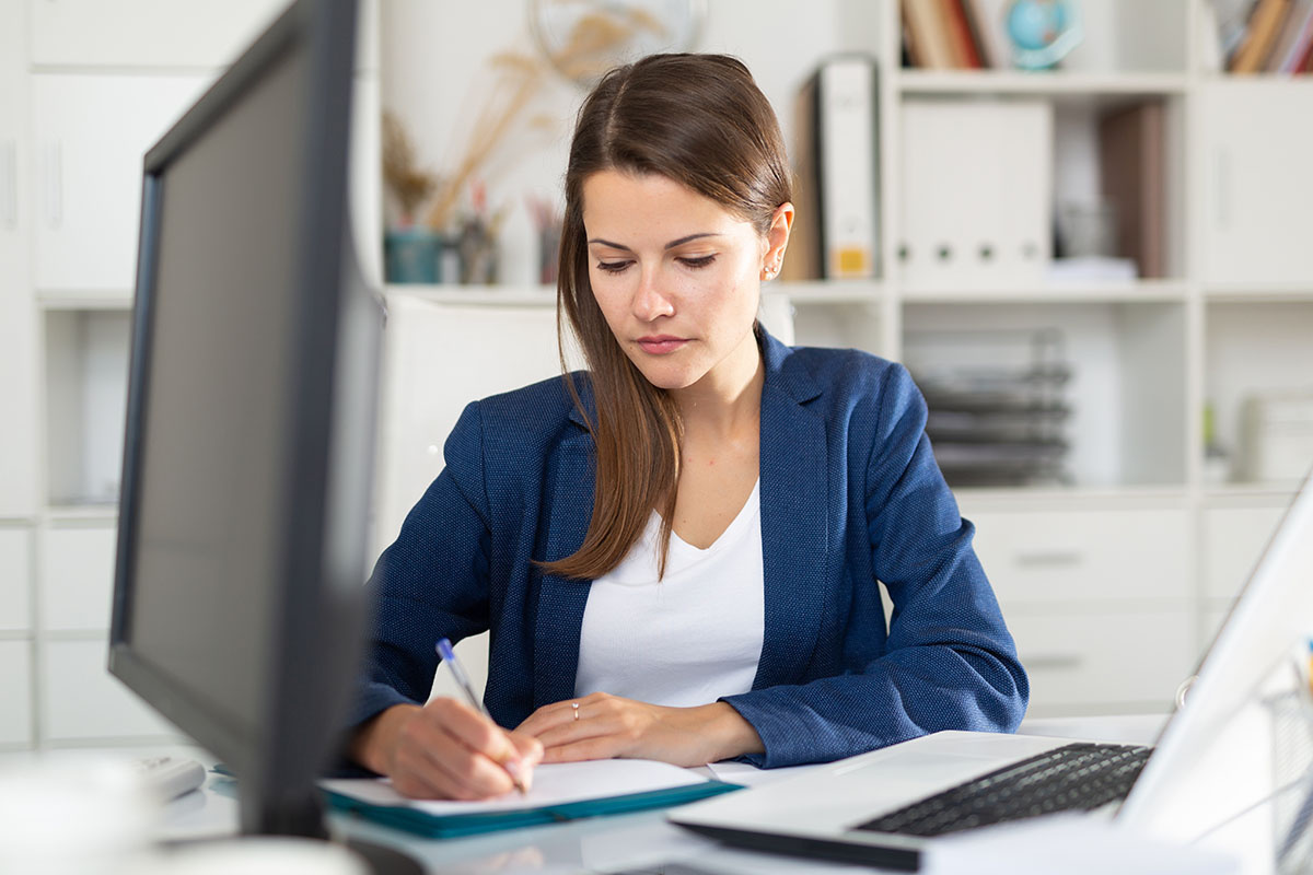    Помните, что уговоры начальника остаться — всего лишь предлог. Вы в любой момент можете уйти без объяснения причин. Источник: Shutterstock