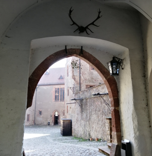 Листайте вправо