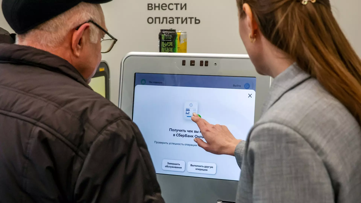 С начала СВО вклады населения на депозитах удвоились: с 29 трлн до 56,9 трлн рублей. Фото: Александр Полегенько/ТАСС