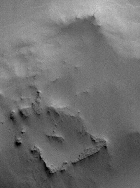 Отсюда: https://viewer.mars.asu.edu/planetview/inst/moc/E1000462#T=2&P=E1000462