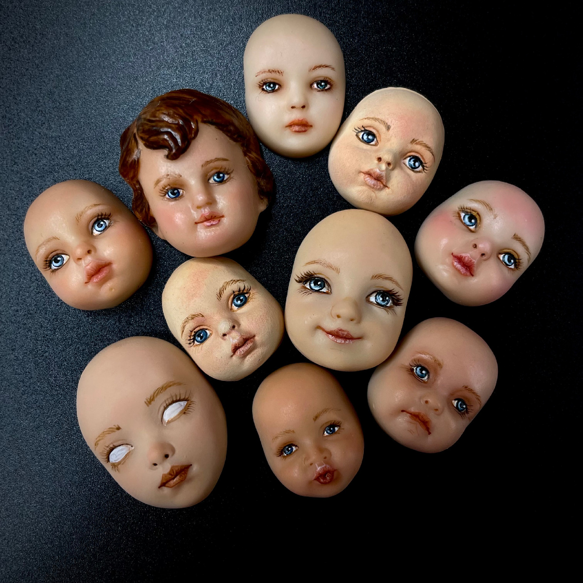 Лица с росписью