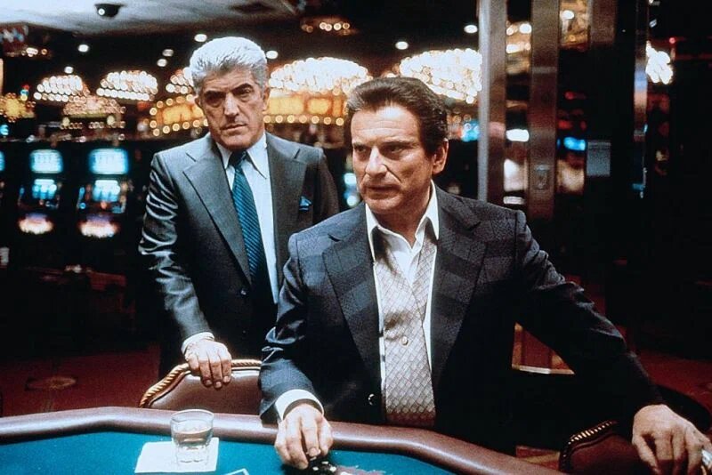 Никки Санторо из Чикаго и Фил Леотардо из Нью Йорка. Шутка) Кадр из фильма "Казино" 1997 г.