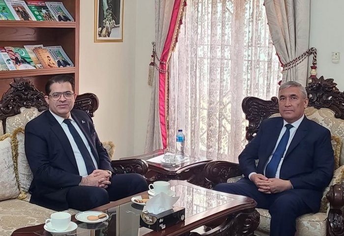 Встреча посла Туркменистана в Пакистане Атаджана Мовламова (справа) с председателем пакистанской компании Tabani Group Хумзой Якубом Табани (слева), 4 февраля, 2025 г., Исламабад, Пакистан (Фото: Посольство Туркменистана в Пакистане)