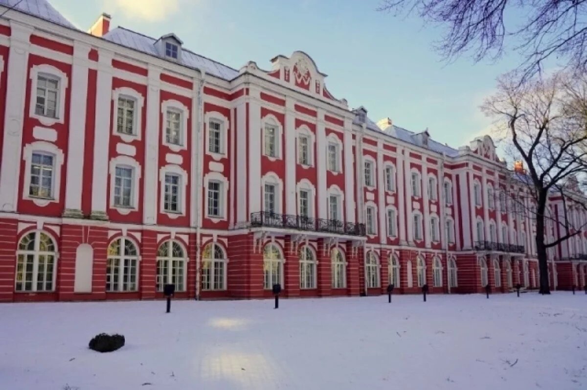    С главного здания Петербургского госуниверситета пропали 12 кондиционеров