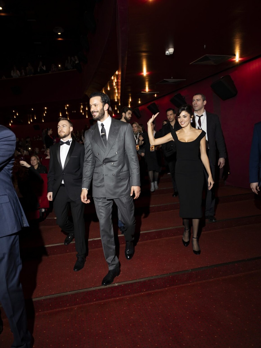    Барыш ардуч и ханде эрчел Freedom Strength Beauty