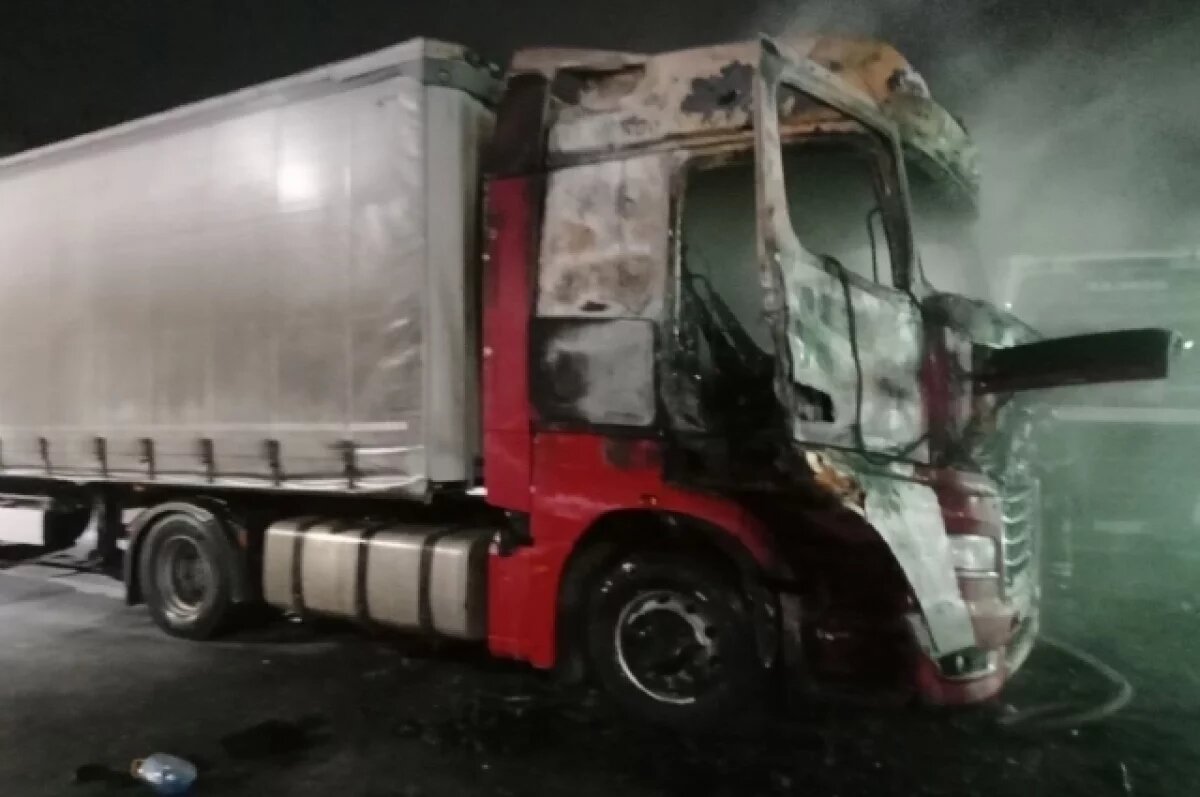    Под Сызранью на трассе М-5 «Урал» загорелась фура