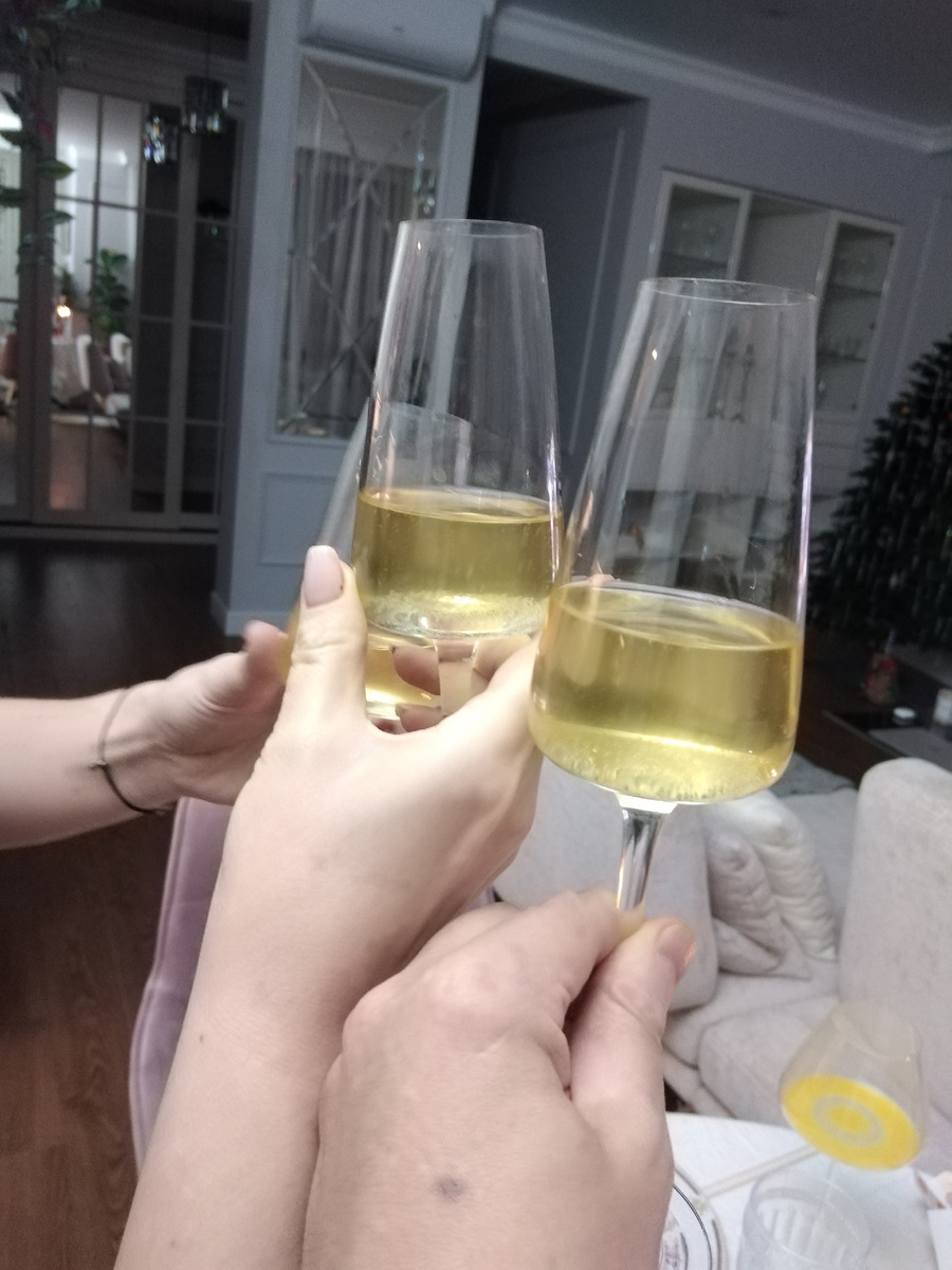 За знакомство до дна!)