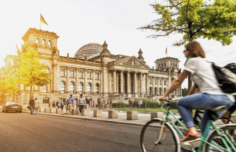    Балласт сбросят, «экономически активных» оставят: новые угрозы украинским беженцам