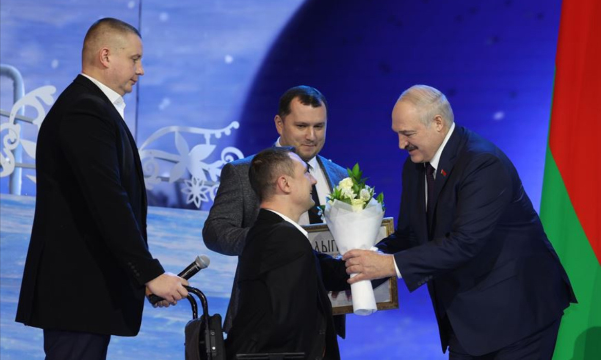 Несмотря на страшное увечье, Алексей добился успехов не только в спорте, но и в общественной жизни. Фото из сети