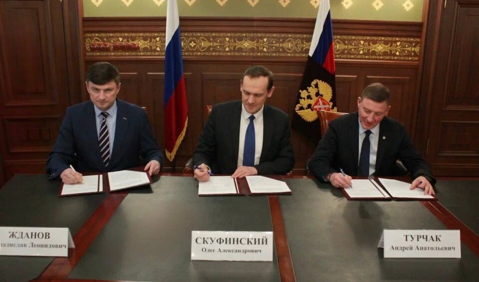    Заключение соглашения между Республикой Алтай, Росреестром и Роскадастром. Источник: Телеграм-канал главы Республики Алтай Андрея Турчака