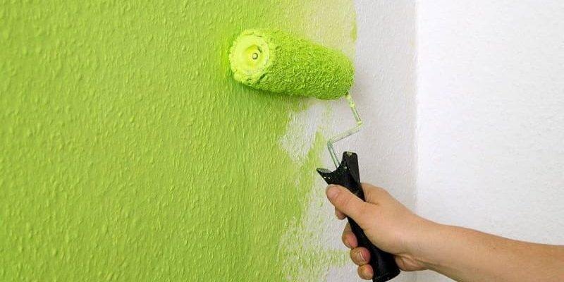 
Как покрасить стены или краткая инструкция по окрашиванию.
Каждая пылинка, неровность, ворс и  жирное пятно, скажутся на  результате покраски — все недочеты будут видны. И не стоит считать, что для подготовки поверхности к окрашиванию достаточно помыть и отшлифовать ее.
