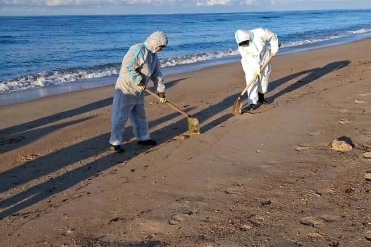    На 18 участках побережья Черного моря обнаружили новые порции мазута