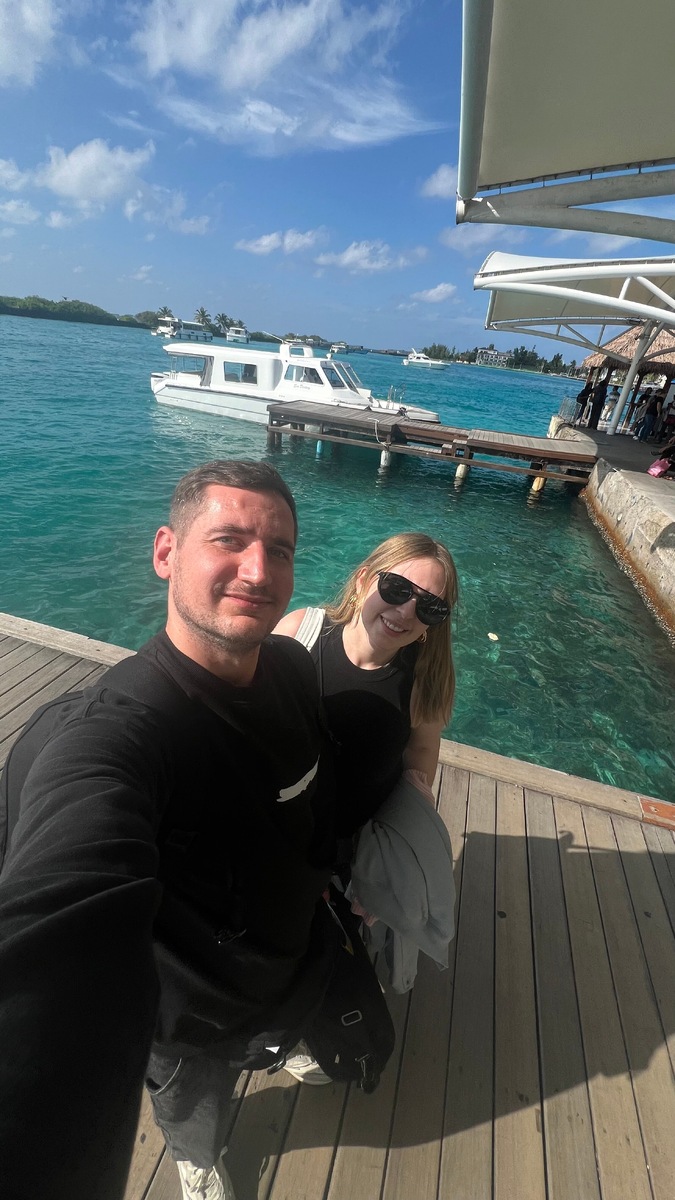 Наше первое фото на Мальдивах