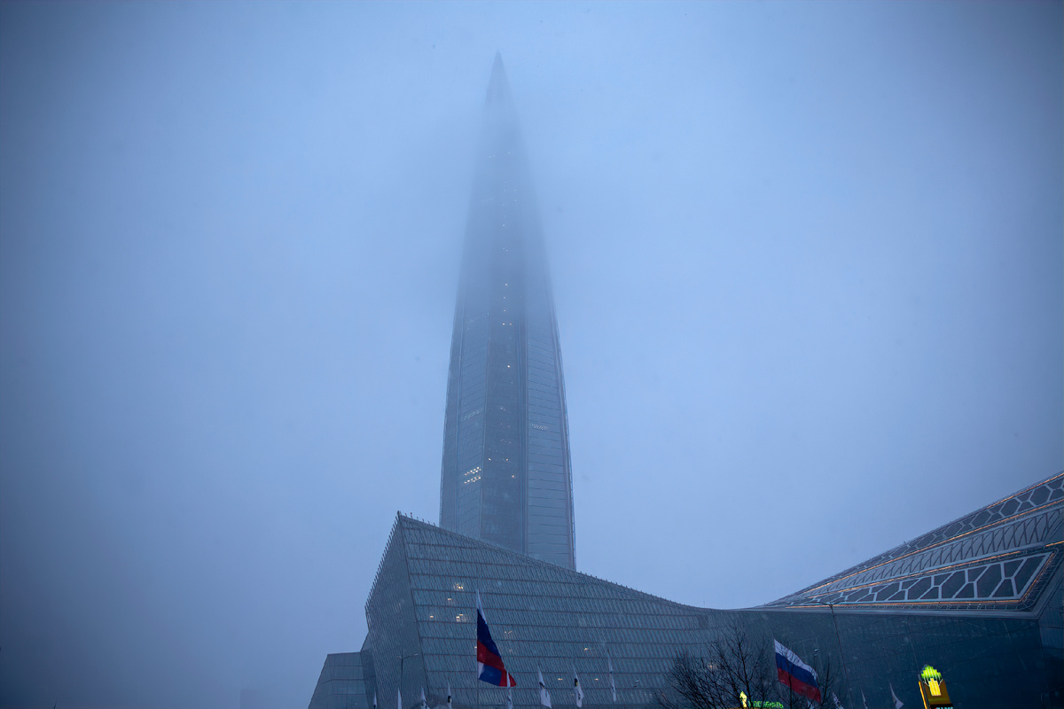 Башня в снежной пелене