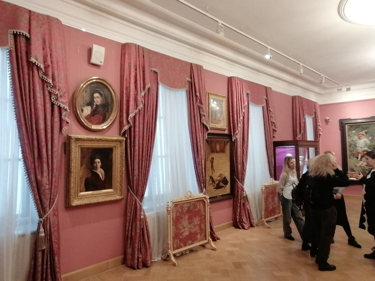 Малиновая столовая. 17 октября 2024 года.