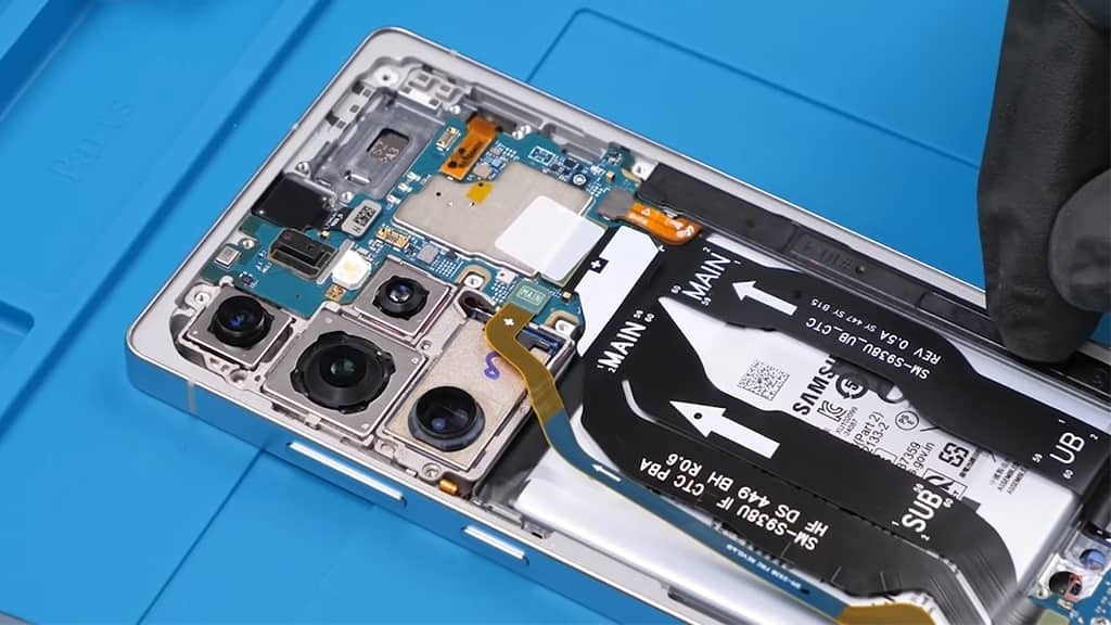    PhoneRepairGuru / YouTube
