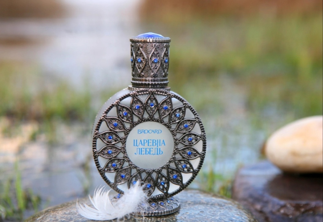 Фото из открытого источника в Интернете, очень точно описывает атмосферу аромата