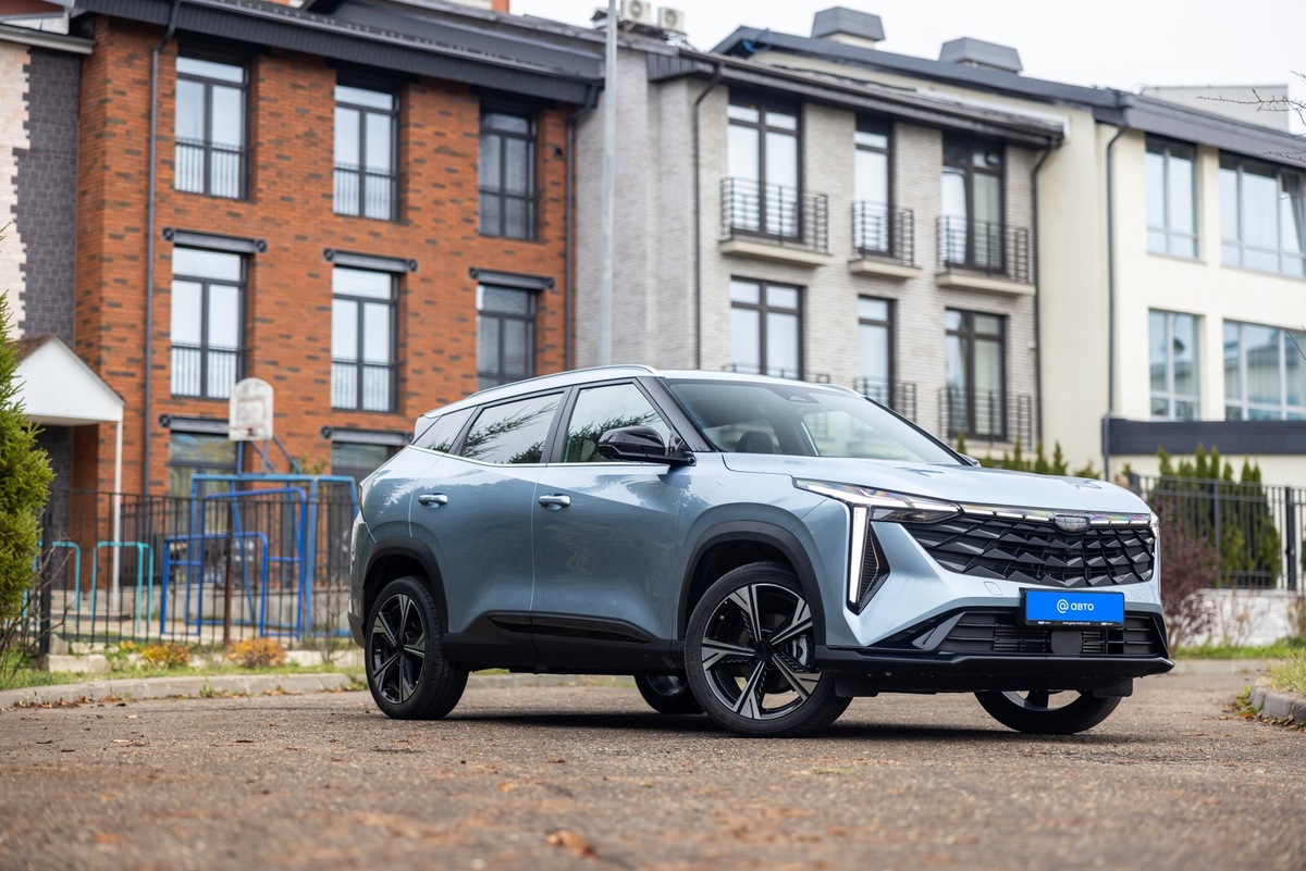    Geely Cityray крупнее, чем Geely Coolray. Длина — 4510 мм против 4380 мм. Ширина — 1650 мм вместо 1615 мм. Колесная база — 2701 мм (на 101 мм больше)