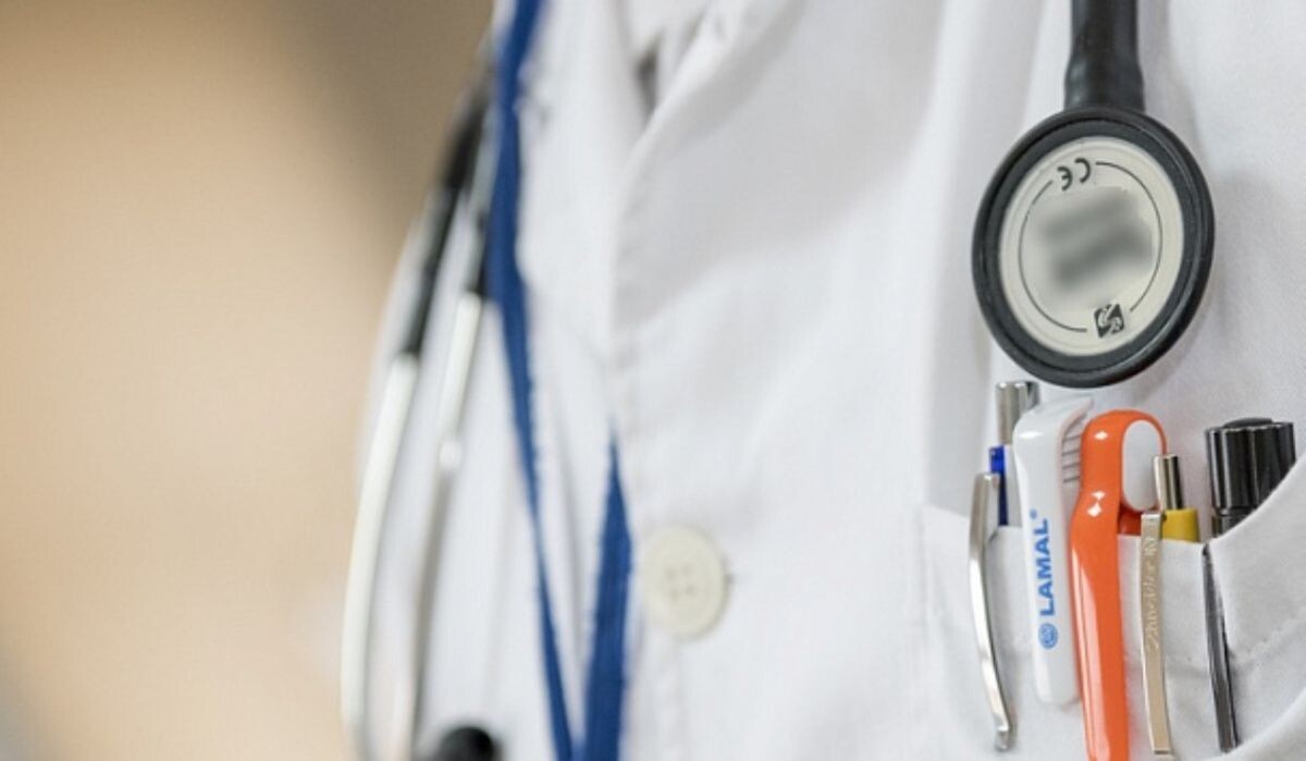     Врач. Источник: nsktv.ru Автор фото: Екатерина Чернобыкина / pxhere.com