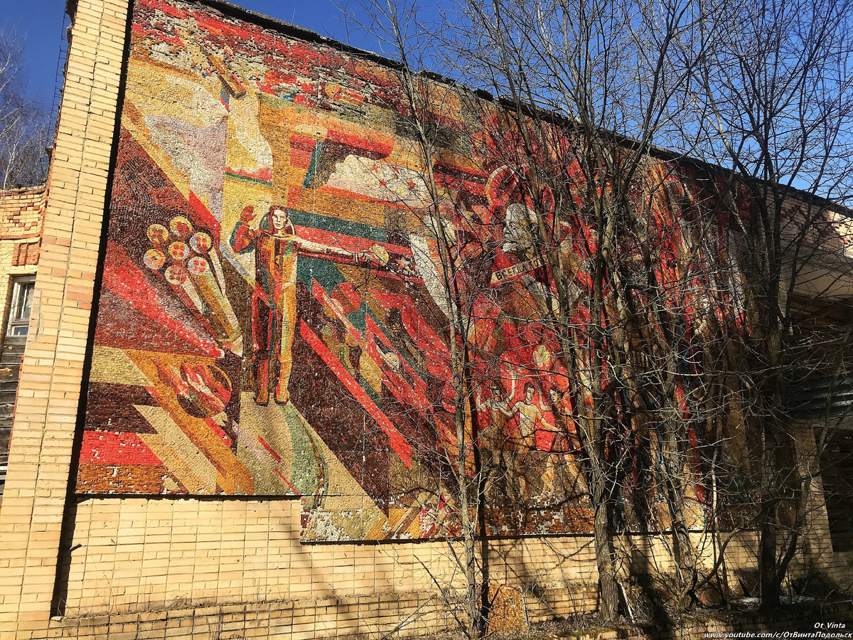 Мозаика на здании клуба-столовой