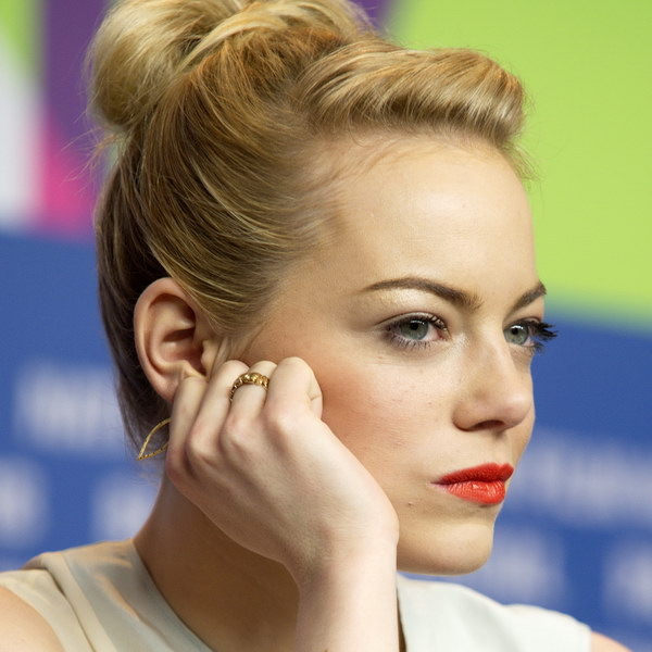     Эмма Стоун окажется в плену своих страхов в «Они потрясли мир»