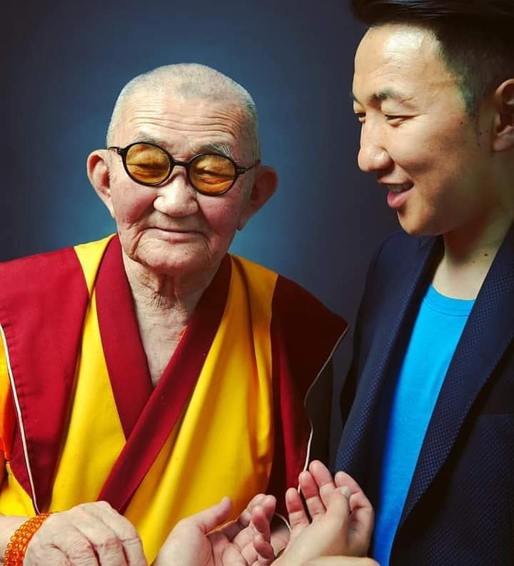 Жимба и приемный отец, фото из свободного доступа