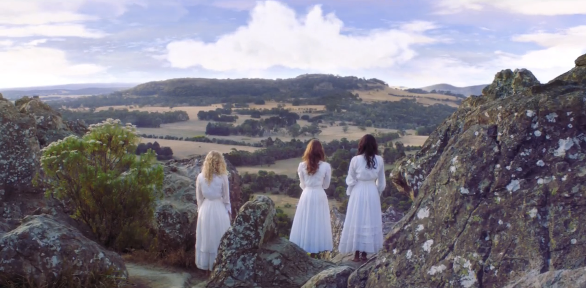 Кадры из сериала Пикник у висячей скалы/ 2018