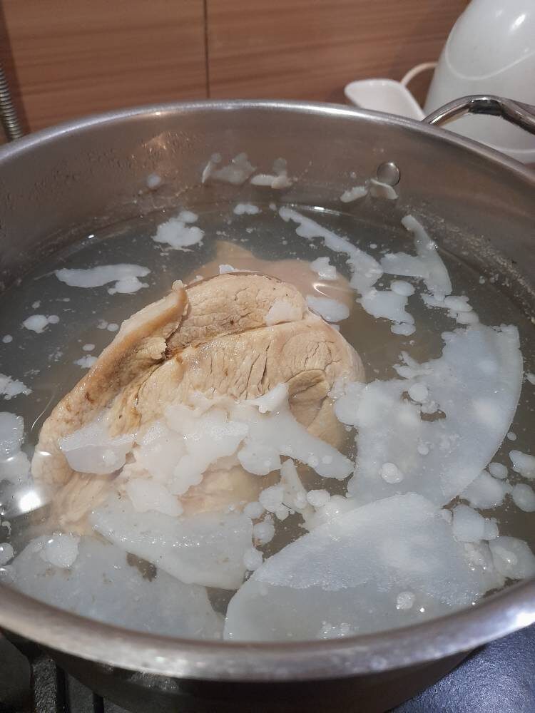 Я заранее сварила рульку.