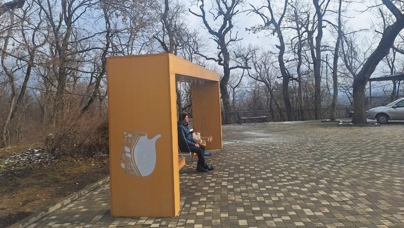    Качели с логотипом Железноводска Фото: Елизавета Боброва / / ИА «Победа26»