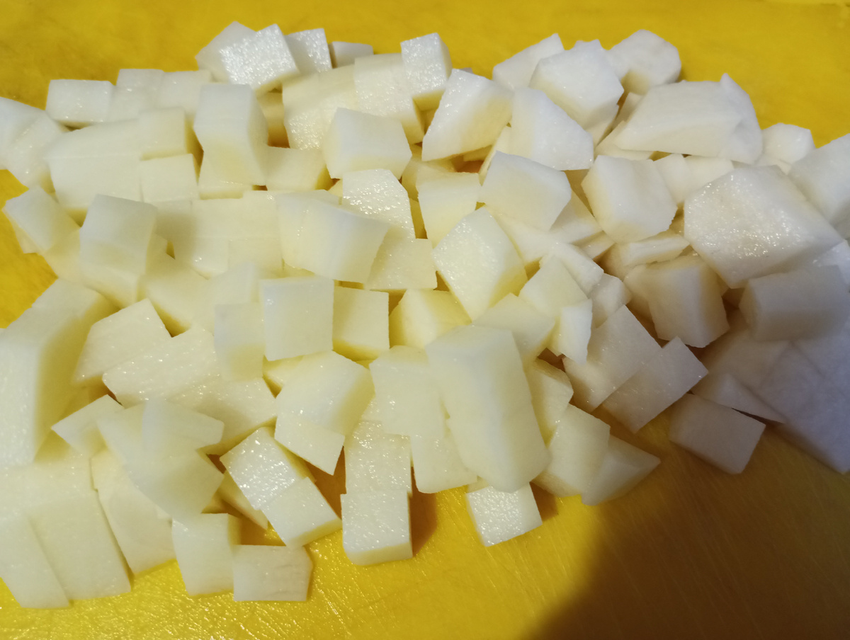 Нарезанный картофель
